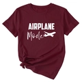Détail d'un t-shirt bordeaux avec imprimé avion et un nœud décoratif sur le côté du bas - S / Rouge Vin (Police Blanche)