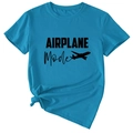 Détail d'un T-shirt bleu en coton avec imprimé AIRPLANE Mode et nœud décoratif latéral - S / Bleu Lac (Police Noire)