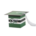 Scatola regalo a forma di tocco verde a strisce con nappa bianca e testo Congrats GRAD - Verde