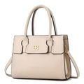 Elegante cremeweiße Handtasche aus Leder mit goldenem Schleifenlogo und Umhängeriemen - 28x12x22cm / Gebrochenes Weiß