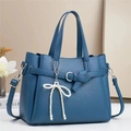 Bolso azul con patrón de lichi, colgante de lazo de perlas y herrajes plateados - L29 A13 A22cm / Azul oscuro