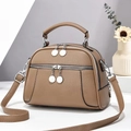 Sac à main marron en cuir grainé avec finitions argentées et bandoulière réglable - Kaki