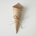 Cono de papel kraft retro para flores con lazo de cuerda y pegatina decorativa - Color Kraft
