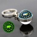 Leuchtender Stier Sternzeichen Schlüsselanhänger aus Glas mit doppelseitigem Design - Stier