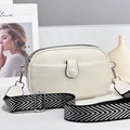 Borsa a tracolla bianca trama litchi con ampia tracolla in tessuto regolabile - 21cm x 8cm x 14cm / Bianco