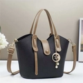 Bolso cubo chic de cuero negro con asas marrones y colgante de estrella y perlas - 28x9x18cm / Negro