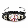 Unisex Lederarmband geflochten mit floralem Peace-Zeichen Glasanhänger und Metallperlen - Kleines Blumen Friedenszeichen (JY006966-3)