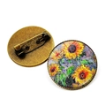 Détail de la face avant avec peinture de tournesol et dos en bronze de la broche d'art - Collection Tournesols (JY006849-32)