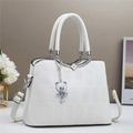 Sac à main blanc quadrillé pour femme avec pendentif ours et bordures argentées - L25 l11 H19 / Blanc