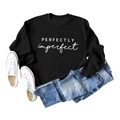 Vue à plat de sweat noir à lettres blanches avec jean et baskets blanches - S / Noir (Police Blanche)