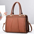 Sac à main marron matelassé en cuir grainé avec finitions dorées et bandoulière amovible - Jaune Terre