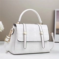 Elegante witte damesrugzak met krokodillenpatroon en luxe gouden metalen details - 24cmx11cmx17cm / Wit