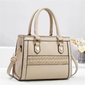 Schicke beige Umhängetasche mit goldenen Kettenakzenten und Leder mit Litschi-Muster - Khaki