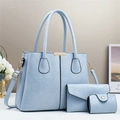 Set di borse azzurre in 3 pezzi con trama geometrica e dettagli metallici dorati - 31cmx13cmx24cm / Tote Pochette A Busta E Porta Carte / Blu
