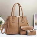 Dettaglio borsa tote kaki con cuciture patchwork e raffinati accessori dorati - 31cmx13cmx24cm / Tote Pochette A Busta E Porta Carte / Cachi