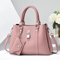 Bolso rosa con textura de grano lichi, candado plateado y mini bolso a juego - L29 A12 A21 / Rosa