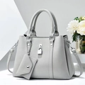 Bolso de mano gris claro con textura litchi y mini monedero colgante combinado - L29 A12 A21 / Gris