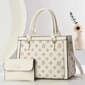 Détail du sac à main imprimé monogramme et portefeuille avec finitions métalliques dorées - Blanc Cassé
