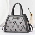 Bolso bandolera elegante con estampado floral de capas y asas de cuero gris - Gris