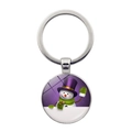 Détail du porte-clés argenté avec illustration de bonhomme de neige sur fond blanc - Style Illustration Bonhomme de Neige Chapeau Violet (JY007351-9)