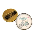 Détail du dos en alliage de bronze avec épingle de sûreté d'une broche de vélo vintage - Style Vélo Vintage avec Ballons Coeur Roses (JY007501-16)