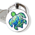 Détail d'un porte-clés en métal argenté avec dôme en verre de tortue marine colorée - Tortue de Mer Fluide Haute Saturation (JY007416-15)