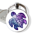 Détail d'un porte-clés tortue argenté avec pendentif en verre motif nébuleuse étoilée - Tortue de Mer Ciel Étoilé Violet Bleu (JY007416-9)