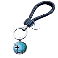 Dettaglio portachiavi in pelle intrecciata con ciondolo in vetro silhouette ballerina - Silhouette Psichedelica Nebbia Blu (JY007575-10)