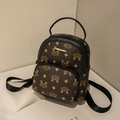 Mini-Rucksack aus braunem PU-Leder mit Kuh-Print und goldenen Logo-Details - Buchstaben-Kaffee