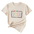 Detail der Speech Therapy Grafik auf beigem Baumwoll-T-Shirt mit geknotetem Saum - S / Sandfarben (Schwarze Buchstaben)