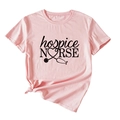 Détail du t-shirt rose en coton avec imprimé hospice NURSE et nœud sur le côté - S / Rose (Imprimé Noir)