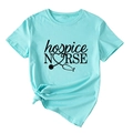 Détail du t-shirt bleu clair d'infirmière en soins palliatifs avec motif cœur et stéthoscope - S / Bleu Eau Profonde (Police Noire)