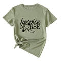 Détail du t-shirt vert sauge infirmière hospice avec motif cœur stéthoscope et nœud - S / Vert Olive (Police Noire)