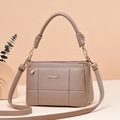 Minimalistische graubraune Stepptasche mit Goldlogo und verstellbarem Schultergurt - Khaki