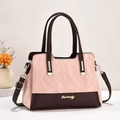 Elegante borsa a tracolla rosa testurizzata con manici e tracolla marrone scuro a contrasto - Rosa