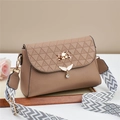 Sac bandoulière à carreaux kaki avec ornement d'aile dorée et bandoulière large à motifs - Kaki