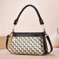 Dettaglio borsa con motivo a trifoglio, logo dorato e finiture effetto serpente - 23*9*15cm / Trifoglio Geometrico Nero Oro (Stile 2)