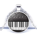 Collana cuore tasti pianoforte argento con note musicali e pendente in vetro - Stile Pentagramma e Tasti di Pianoforte (JY007513-5)