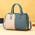 Minimalistische Shopper Tasche mit blau-beigem Patchwork und Schachbrett-Prägung - Blau