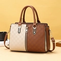 Große minimalistische Handtasche im Color-Block-Design mit Vintage-Karomuster und Schultergurt - Erdgelb