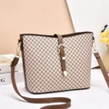 Borsa a secchiello beige a quadretti con tracolla in pelle marrone e fibbie dorate - Cachi & Caffè