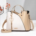 Borsa a secchiello bicolore beige e bianca con manico in metallo dorato e ciondolo perla - Beige e Cachi