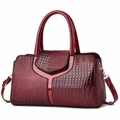 Sac à main bordeaux en cuir verni gaufré crocodile avec double poignée - Bordeaux