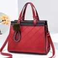 Red quilted tote bag with black handles, adjustable shoulder strap and green pompom charm - L28 H22 W15 / Burgundy