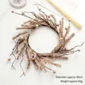 Ghirlanda natalizia oro champagne da 30cm con aghi di pino, perle e ornamenti festivi - Corona di Perle d'Oro