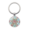 Vue détaillée du porte-clés en métal argenté avec pendentif mandala en verre coloré - Style Kaléidoscope Coloré (XSWX5055-2)