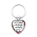 Porte-clés cœur fleuri avec gravure Proverbes 31:25 Elle est revêtue de force et dignité - She is clothed with strength / Argent