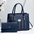 Set borsa da donna blu navy con cuciture colorate e dettagli in metallo dorato - Set di 2 pezzi / Blu zaffiro