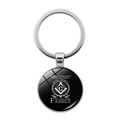 Dettaglio macro del portachiavi Massonico in argento con squadra e compasso su nero - Stile Testo Descrittivo Logo Bianco Nero (JY007851-9)