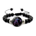 Détail du bracelet de basket avec perles noires mates et cordon de serrage réglable - Silhouette de Dribble Dégradé Néon (JY007835-4)
